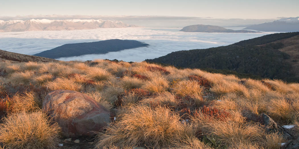 Večerní pohled z Mt Luxmore, Kepler Mts, Nový Zéland