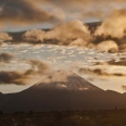 Východ slunce nad sopkami národního parku Tongariro | fotografie